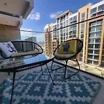 Modern Oasis: Spacious Studio Near Dubai Downtown