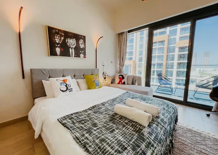 Modern Oasis: Spacious Studio Near Dubai Downtown