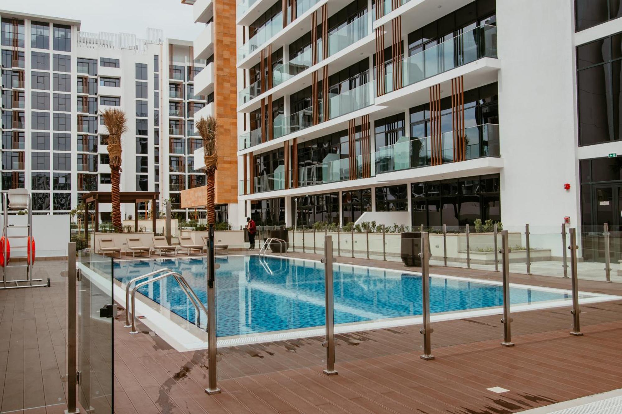 Modern Oasis: Spacious Near Downtown Apartment *