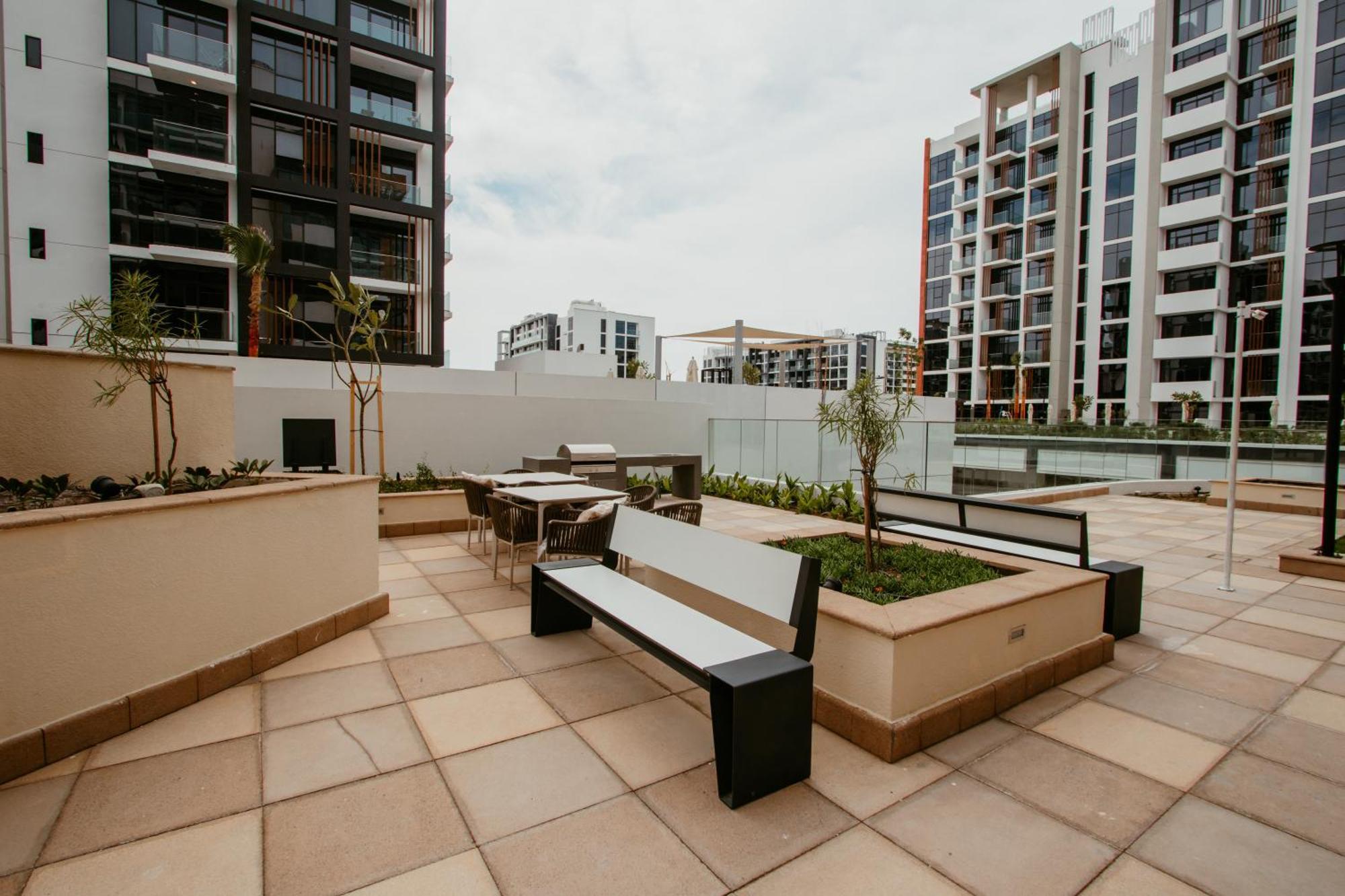 Apartment Modern Oasis: Spacious Near Downtown