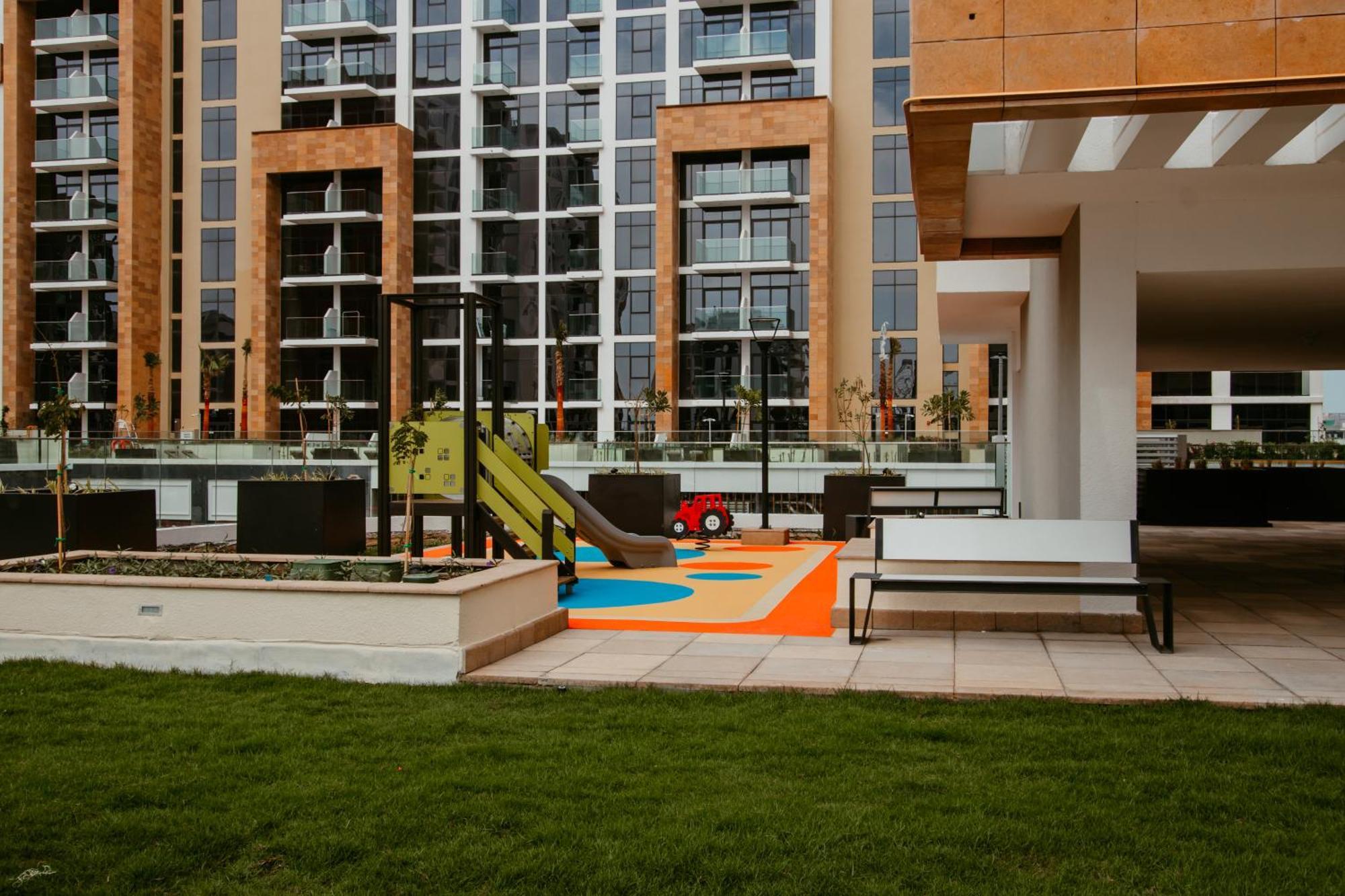 Modern Oasis: Spacious Near Downtown Dubai