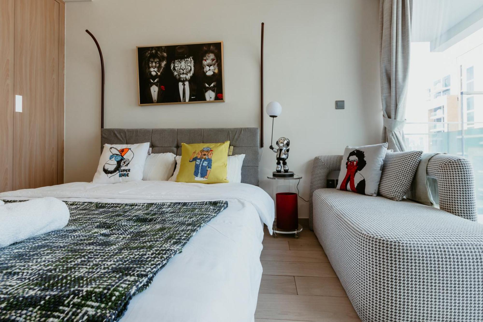 Modern Oasis: Spacious Near Downtown