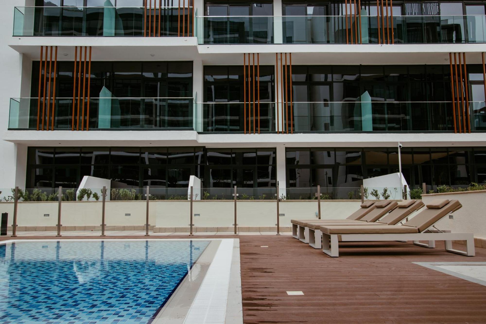 Apartment Modern Oasis: Spacious Near Downtown Dubai