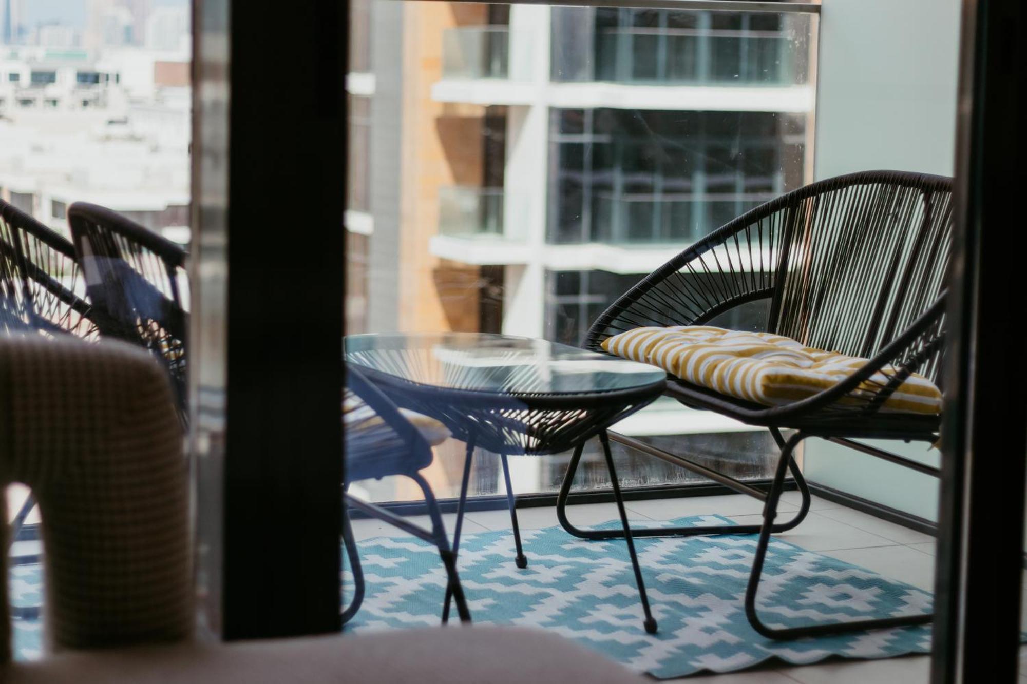 Modern Oasis: Spacious Near Downtown Dubai
