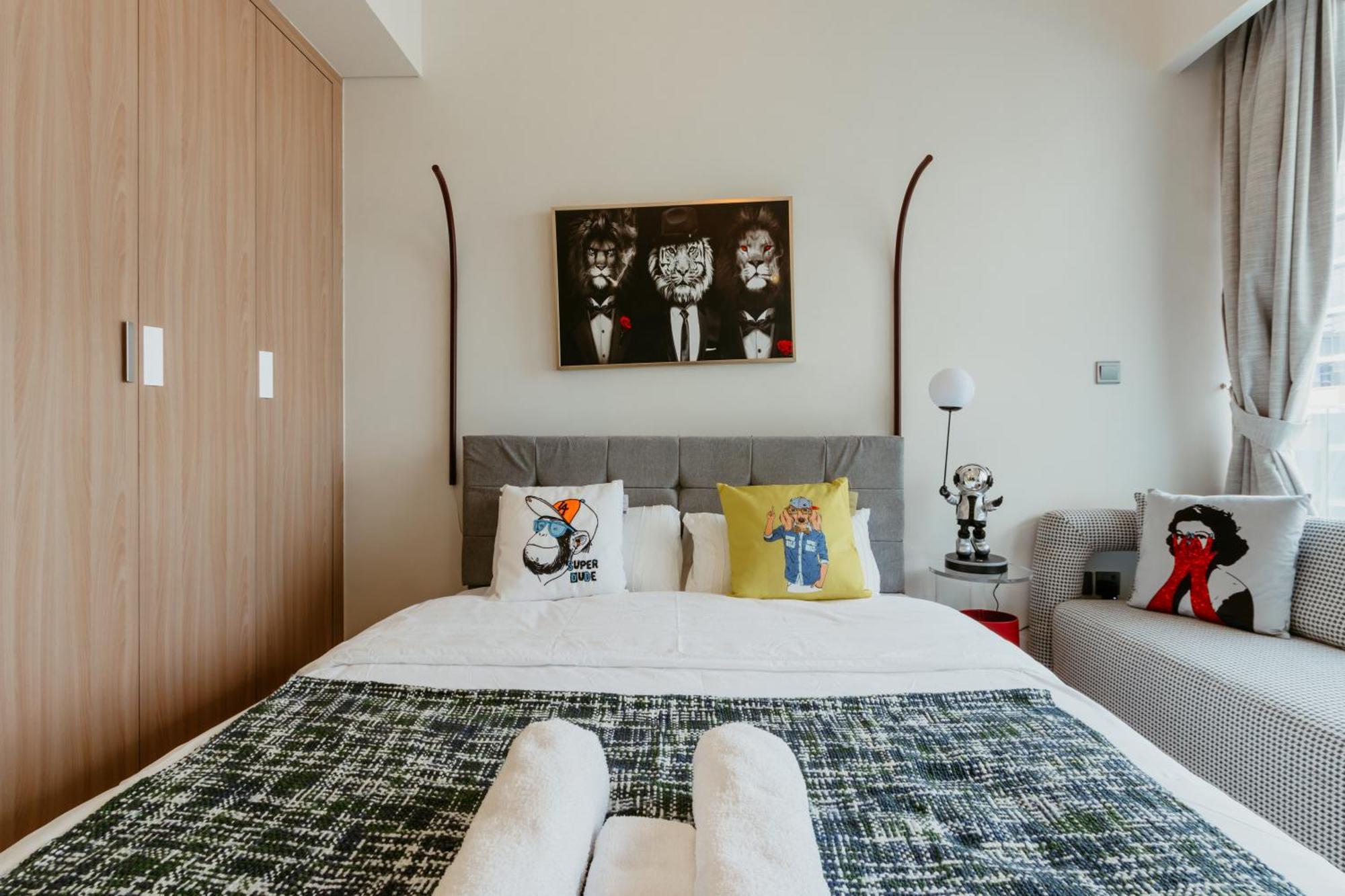 Apartment Modern Oasis: Spacious Near Downtown Dubai