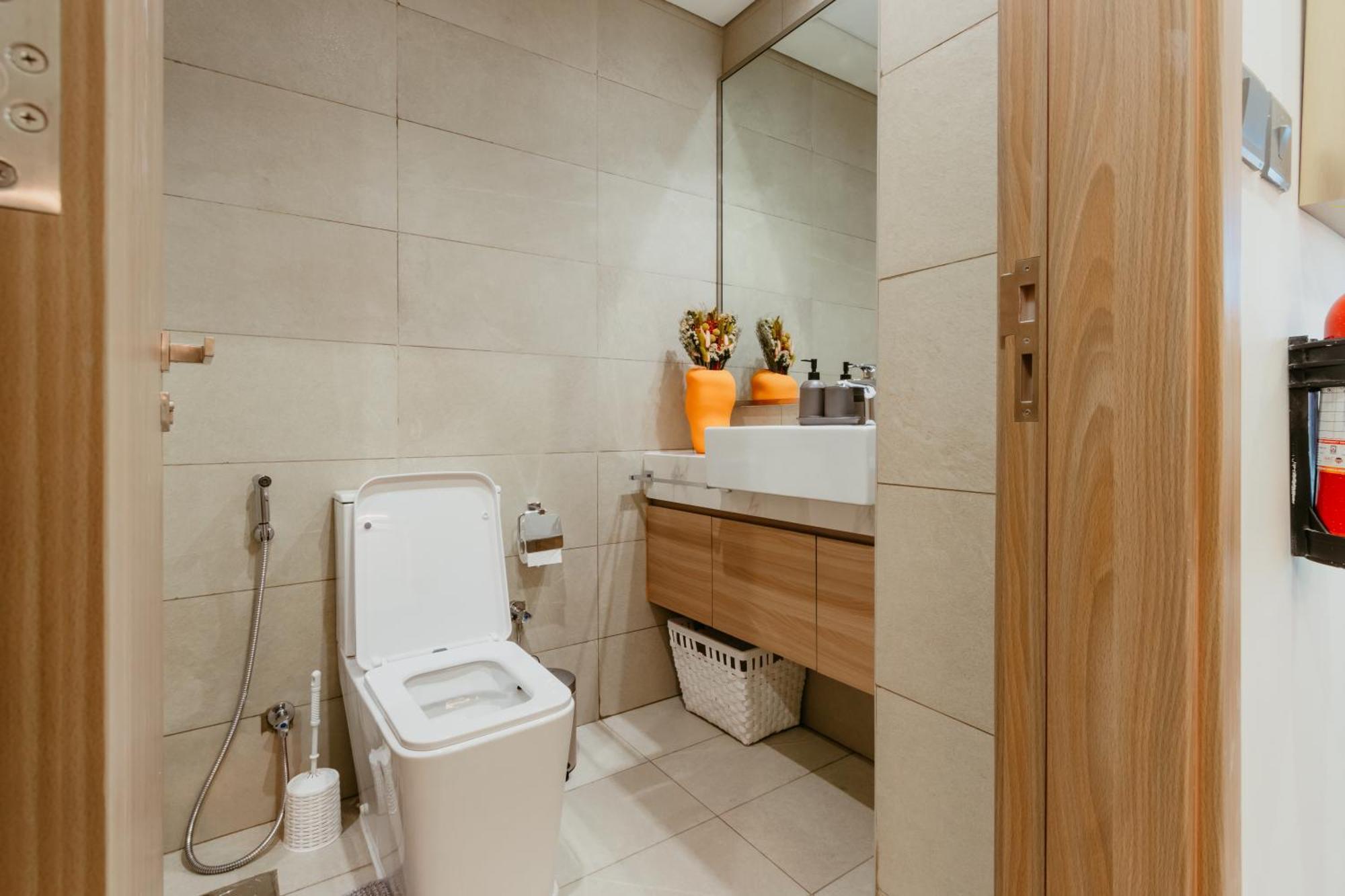 Modern Oasis: Spacious Near Downtown Apartment Dubai
