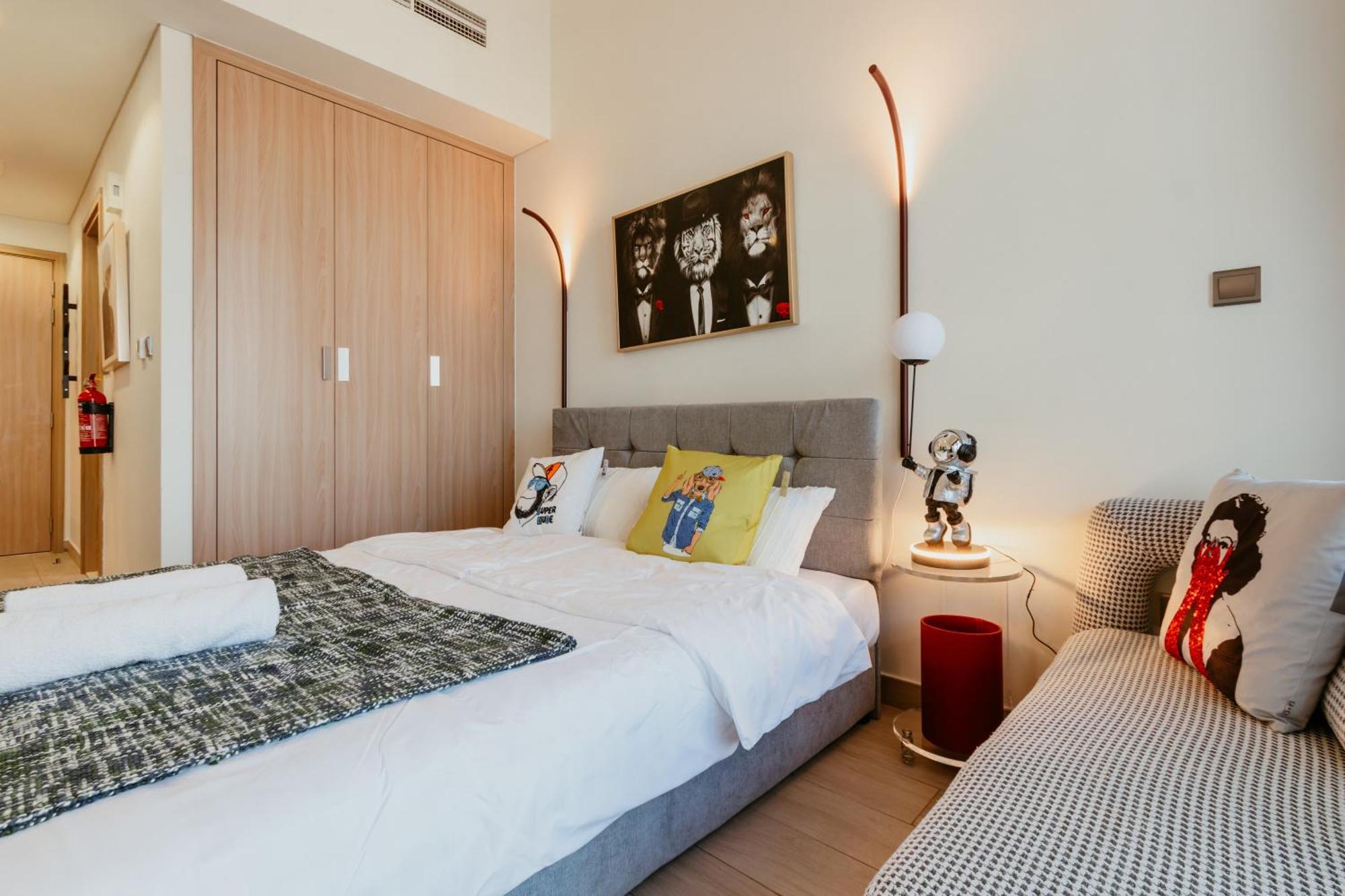 Apartment Modern Oasis: Spacious Near Downtown Dubai