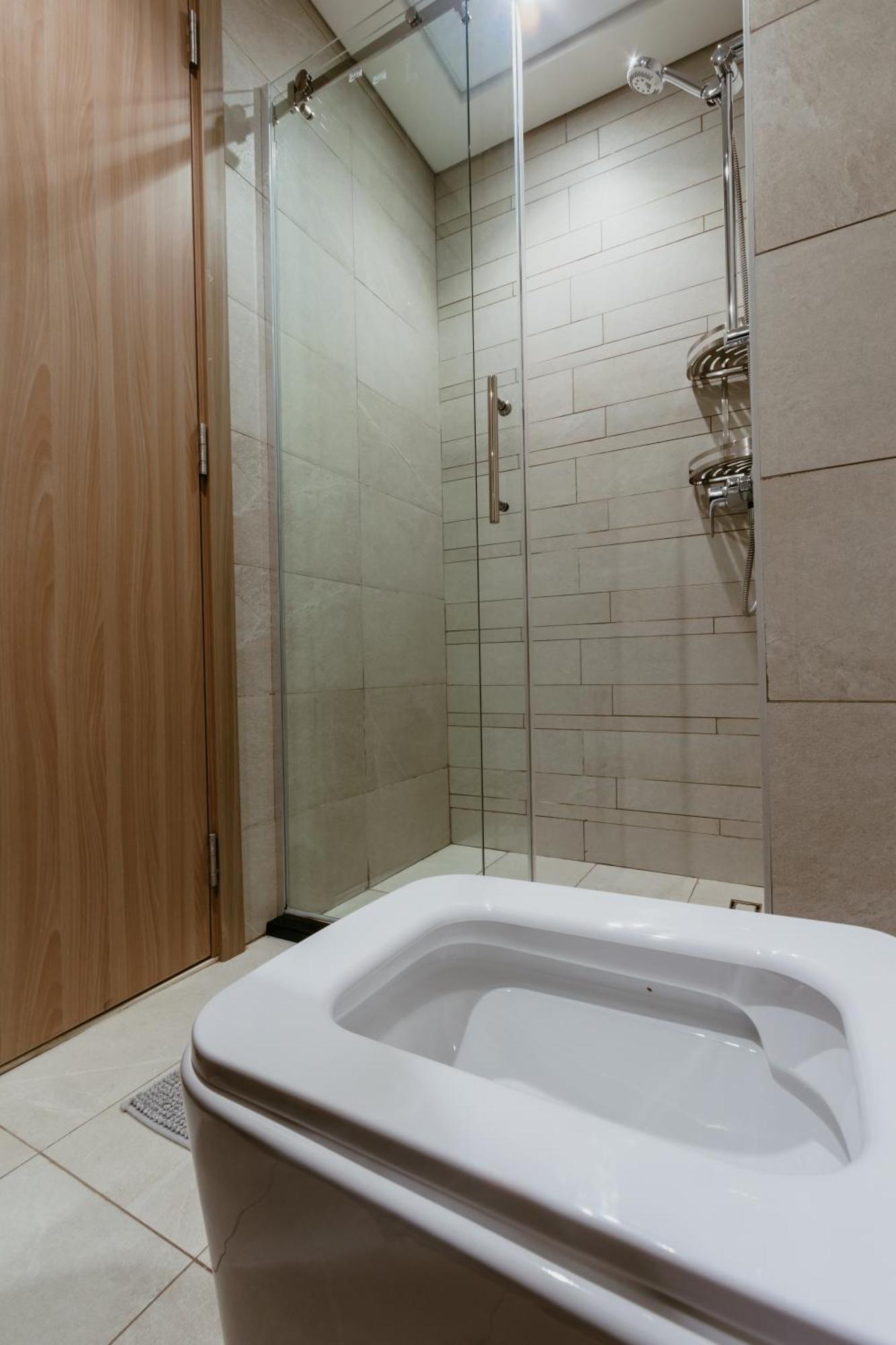 Apartment Modern Oasis: Spacious Near Downtown