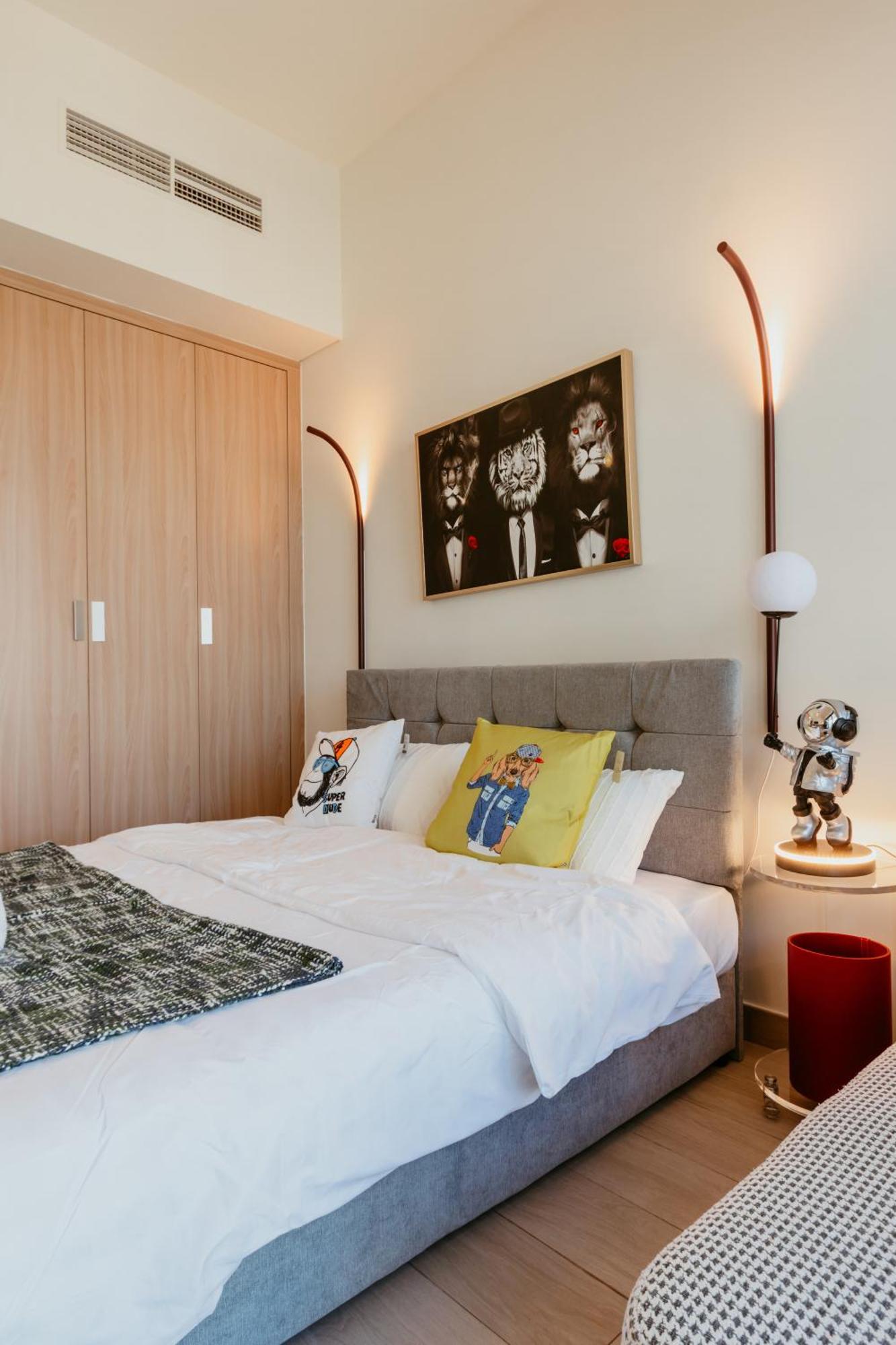 Modern Oasis: Spacious Near Downtown Dubai