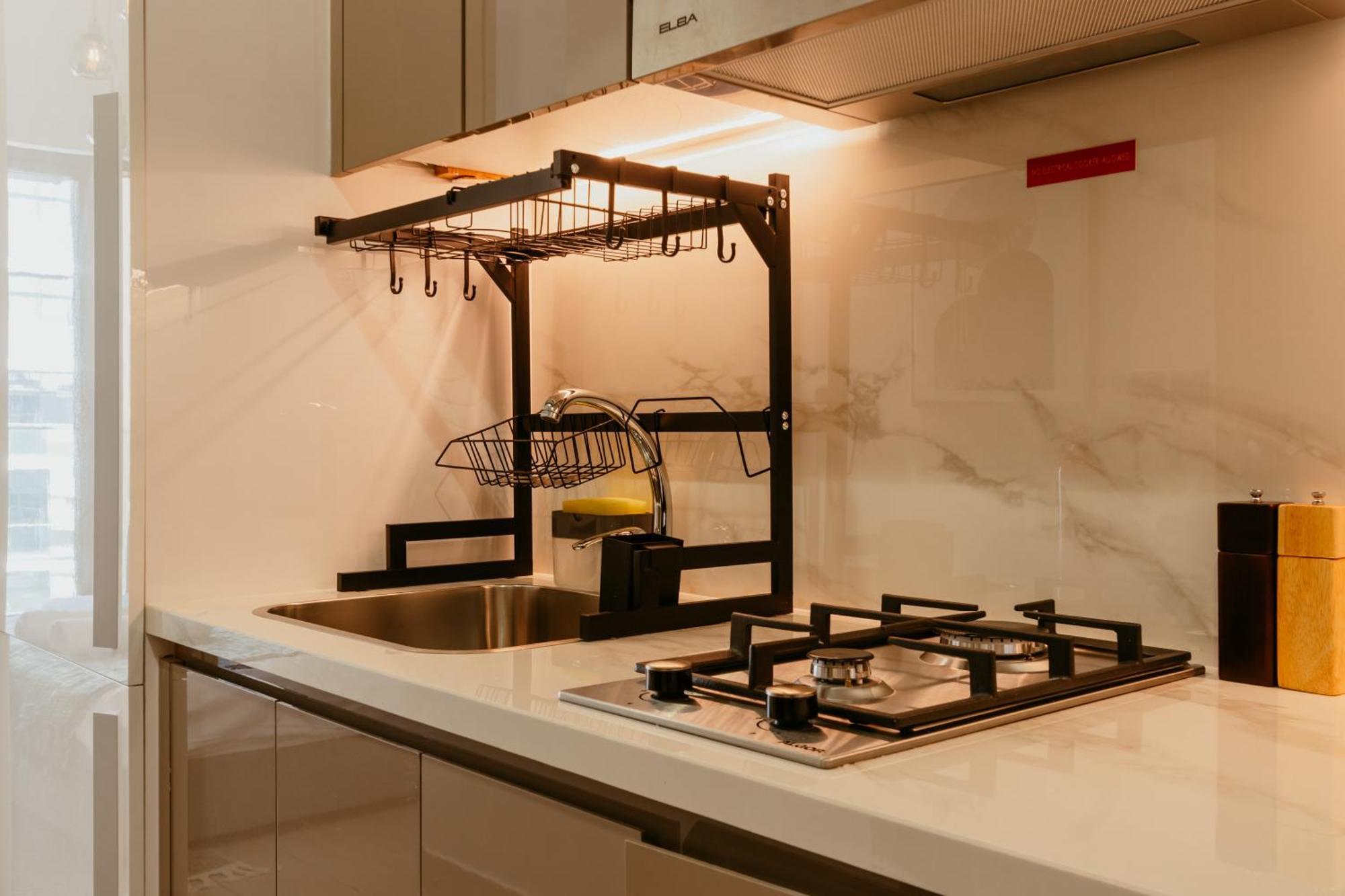 Modern Oasis: Spacious Near Downtown Dubai