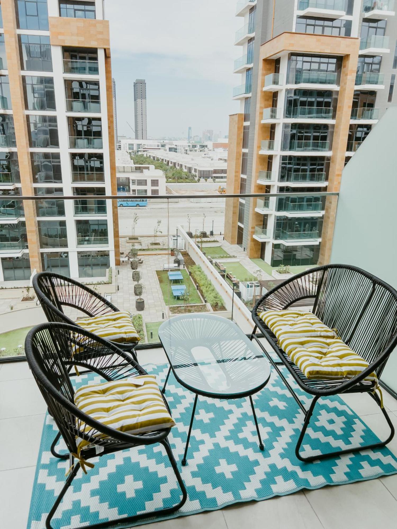 Apartment Modern Oasis: Spacious Near Downtown